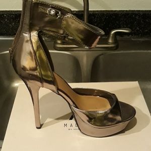 MAKE A OFFER LOOKING TO SELL TODAY Silver heels